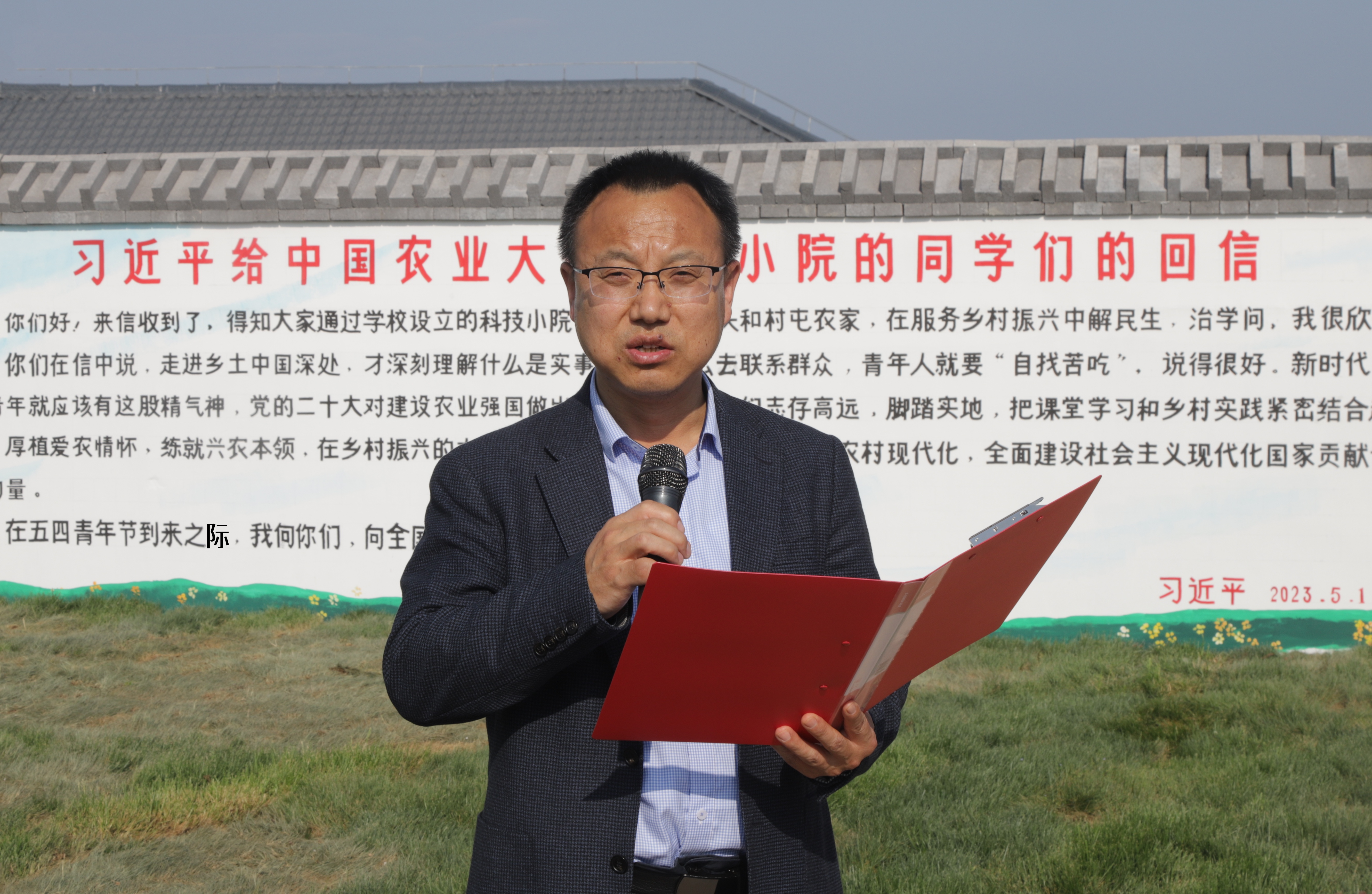 绿帽小说
党委副书记王力领学回信精神