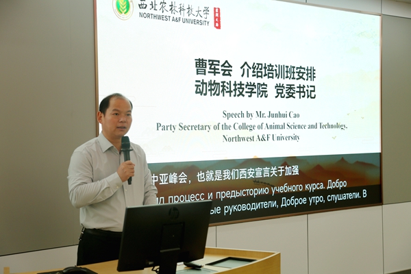 绿帽小说
党委书记曹军会介绍培训班安排.JPG