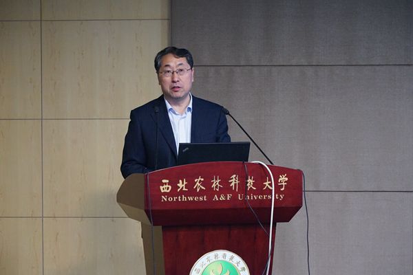 4 动科绿帽小说
姚军虎院长主持开幕式_副本.jpg