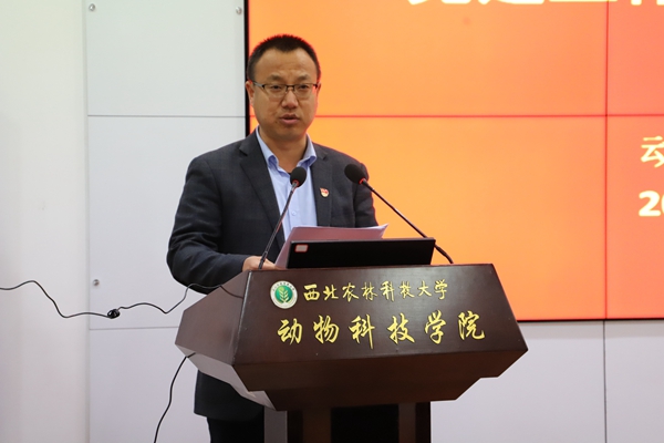 绿帽小说
党委副书记王力解读创建全国党建工作标杆院系工作方案.JPG