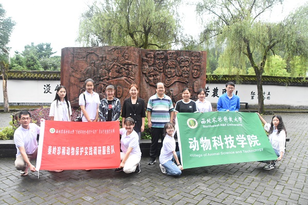 e4d63cc5d9b34ac5bc31613428983f5e.jpg 图片一 红二十五军司令部旧址合影.JPG