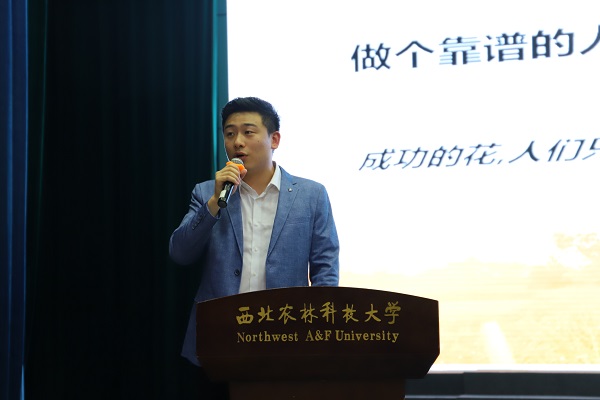 8f9f7998bc314d869ab960595efa4fb2.jpg IMG_8597.jpg