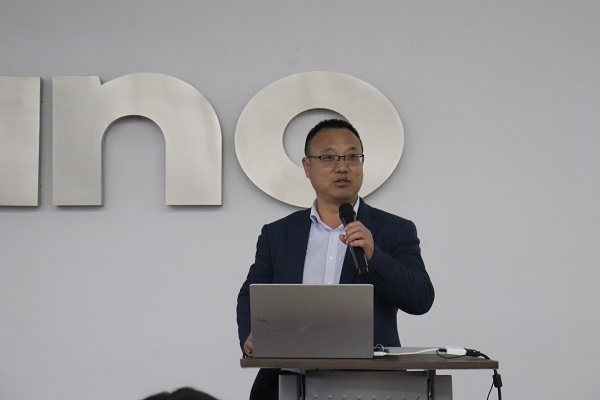 2b8808962bf844de8ddc0eb6f4769bbe.jpg 王书记介绍企业.jpg