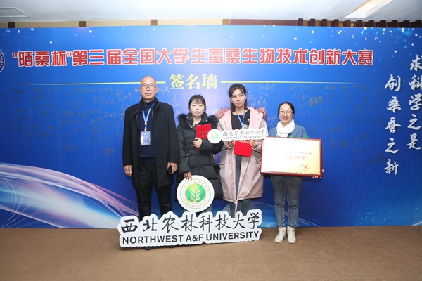 72957f261c7348d7ab5910e76bba3240.jpg 合影.jpg