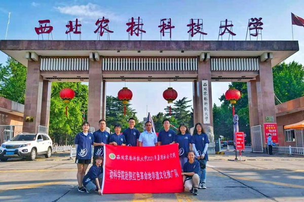 76d8444d3b2a4ba4a8000cc5ea2091d1.jpg 动科绿帽小说
非遗推广队出发前在校门口的合影.jpg