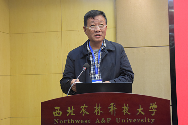 13a93b83ec424465b648999a37c8170f.jpg 总裁判长任武成宣布竞赛结果.JPG