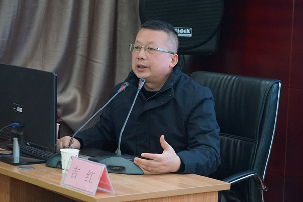 e046cdf02b7b4bbcb837ebd505d83b81.jpg 2 吉红教授做鱼类养殖培训_副本.jpg