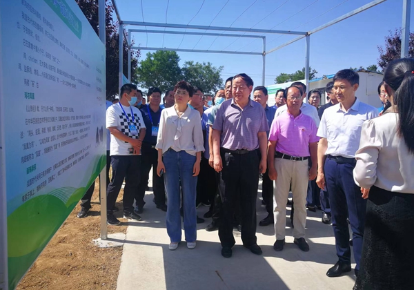 18311005799243aa9584dcf7ea1a6c42.jpg 金粟山蛋鸡产业园调研_副本.jpg