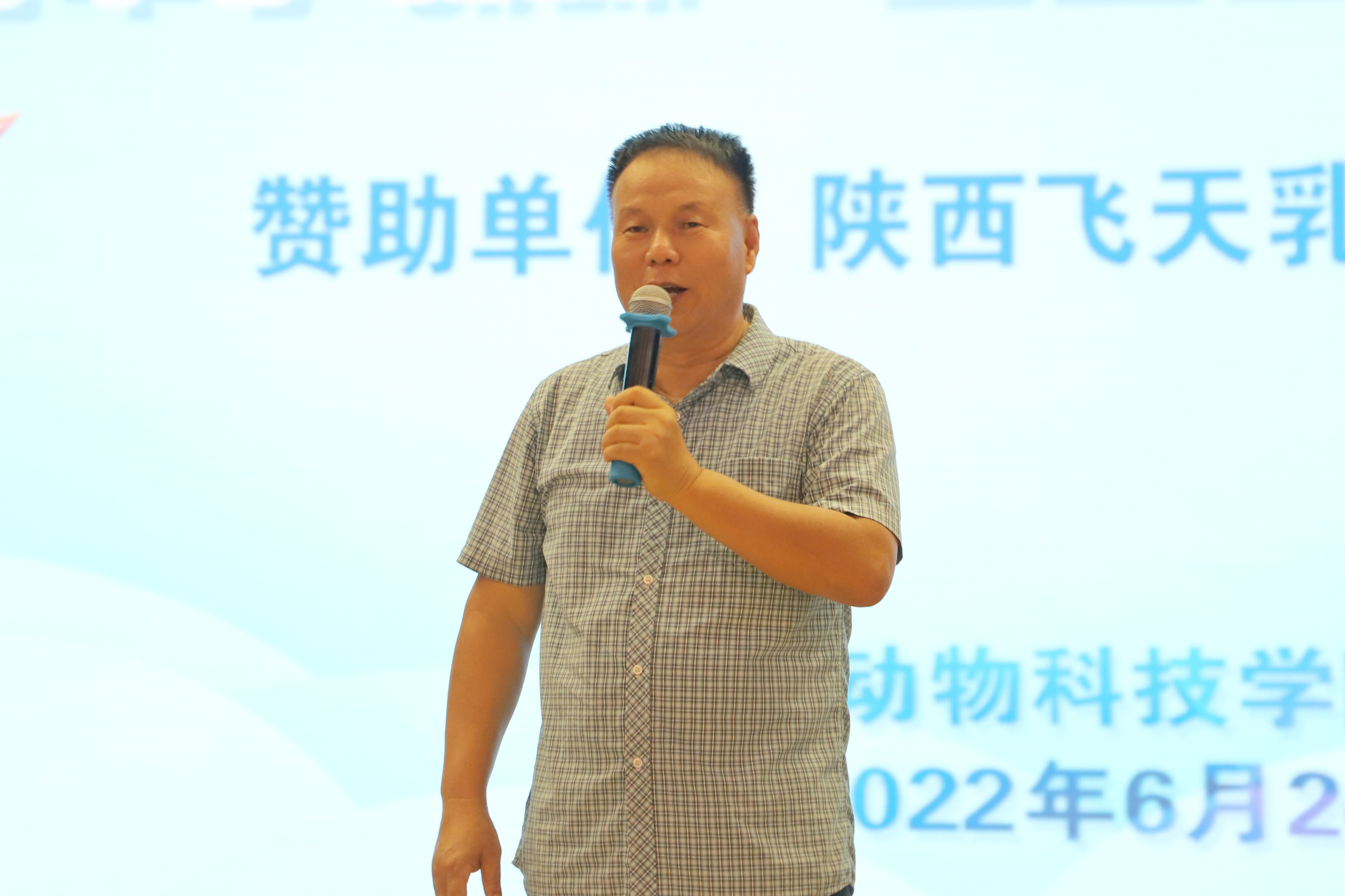 曹斌云教授寄语学生.jpg 曹斌云教授寄语学生.jpg