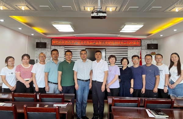 41a0547fdb2547d09e3a16f783e9d8f5.jpg 座谈会_副本.jpg