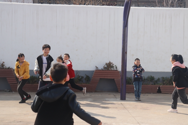 5e0f94aa5ef0452eb32870fbbc2cf0e0.jpg 支教活动4.JPG