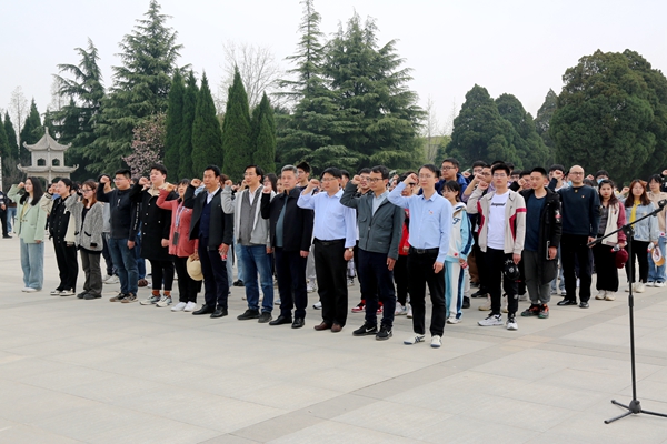 bc8fa428cbfc4234aa5c0a4b90d6d3e2.jpg 重温入党誓词.jpg