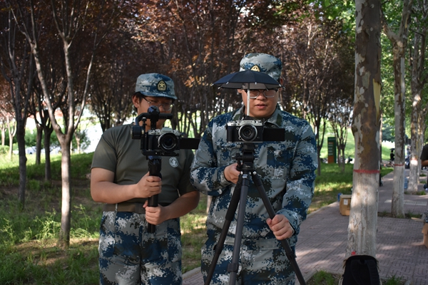 3f0db202331648ca841c4175f7122235.jpg 宣传小组拍照记录.JPG