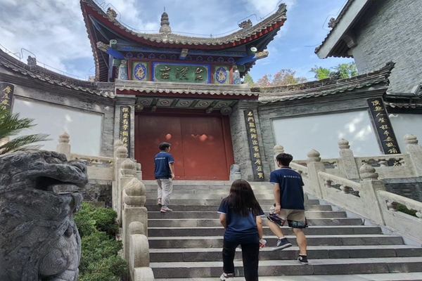 6dcd78207fc54cf8a1cc4aa32472cf54.jpg 队员们参观古汉台.jpg