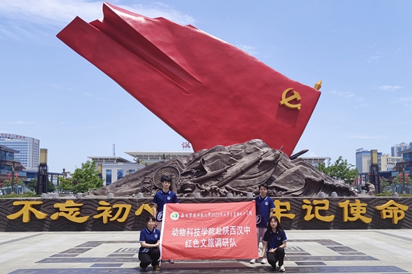 c7a2b53b730b4f2cb357032d47247612.jpg 队员们合影留念.jpg