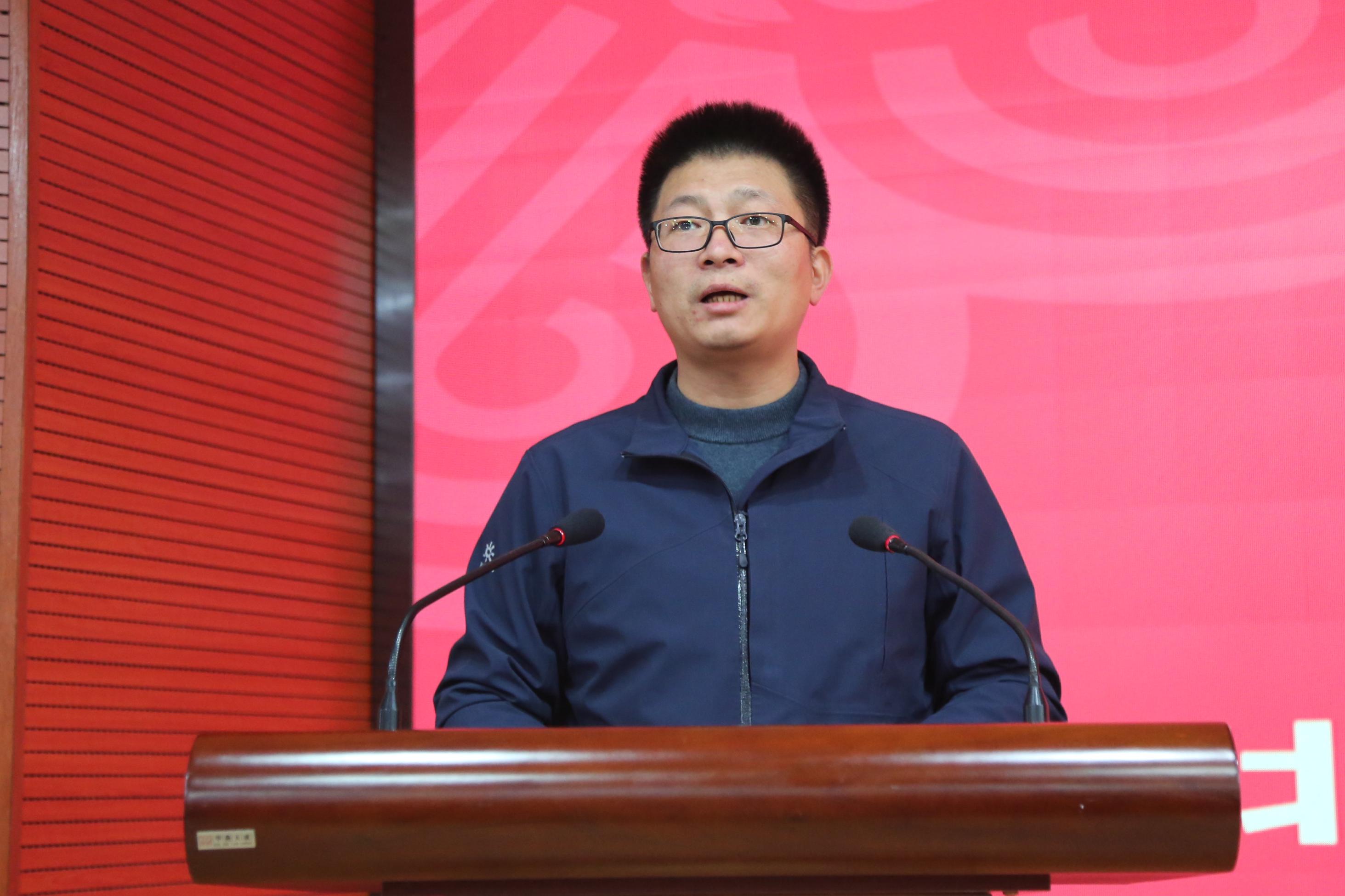 张华海动物医绿帽小说
党委副书记主持颁奖仪式.JPG